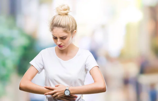 Młody Piękny Blond Kobieta Noszenia Biały Shirt Białym Tle Ręką — Zdjęcie stockowe