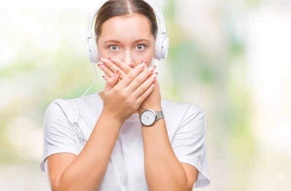 Junge Kaukasische Frau Die Musik Hört Und Kopfhörer Über Isoliertem — Stockfoto