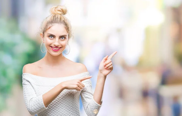 Joven Hermosa Rubia Ojos Azules Mujer Sobre Fondo Aislado Sonriendo — Foto de Stock