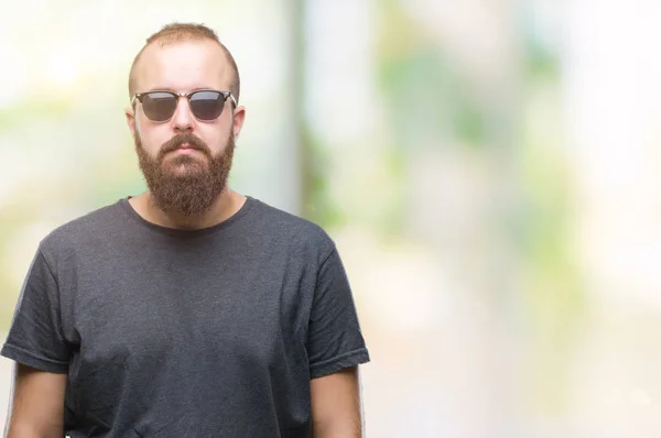 Unga Kaukasiska Hipster Mannen Bär Solglasögon Över Isolerade Bakgrund Med — Stockfoto