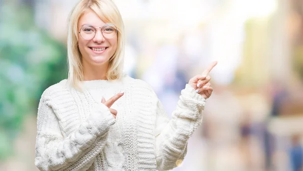 Joven Hermosa Mujer Rubia Vistiendo Suéter Invierno Gafas Sobre Fondo —  Fotos de Stock