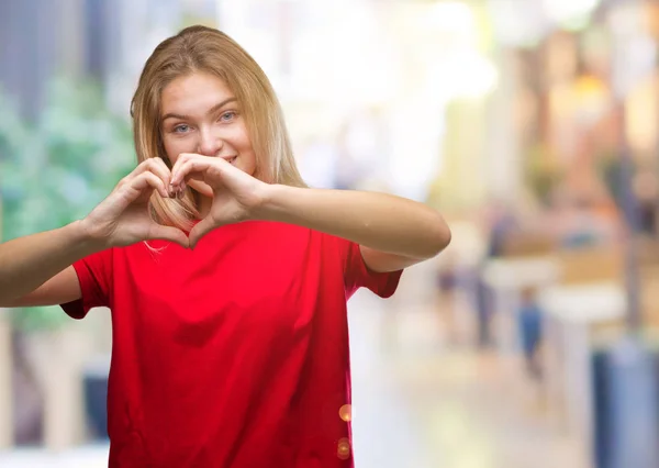 Mulher Branca Jovem Sobre Fundo Isolado Sorrindo Amor Mostrando Símbolo — Fotografia de Stock