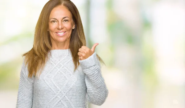 Schöne Erwachsene Frau Mittleren Alters Die Winterpullover Über Isoliertem Hintergrund — Stockfoto