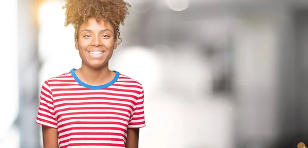 Hermosa Mujer Afroamericana Joven Sobre Fondo Aislado Con Una Sonrisa — Foto de Stock