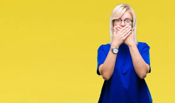 Jonge Mooie Blonde Vrouw Bril Geïsoleerde Achtergrond Geschokt Mond Met — Stockfoto