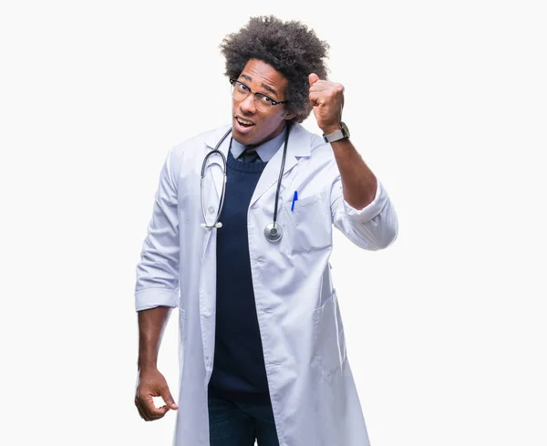 Médico Afro Americano Homem Sobre Fundo Isolado Irritado Louco Levantando — Fotografia de Stock