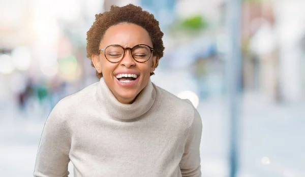 Unga Vackra Afroamerikanska Kvinnan Bär Glasögon Över Isolerade Bakgrund Leende — Stockfoto
