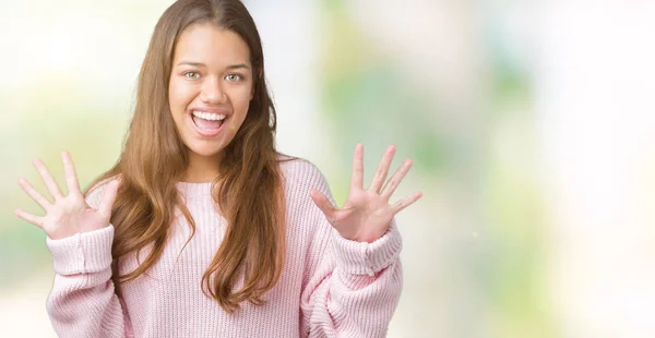 Jonge Mooie Brunette Vrouw Roze Winter Trui Dragen Geïsoleerd Achtergrond — Stockfoto