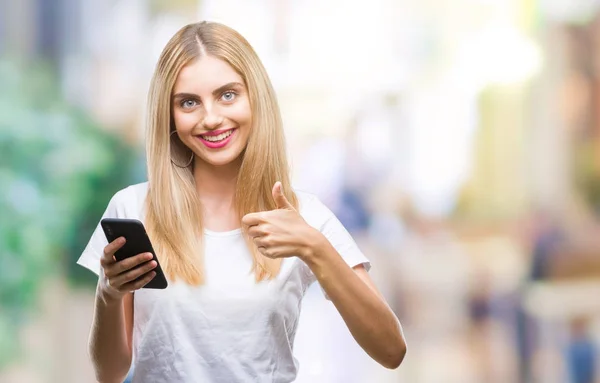 Joven Hermosa Mujer Rubia Usando Teléfono Inteligente Sobre Fondo Aislado —  Fotos de Stock