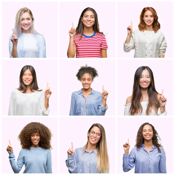 Fiatal Nők Több Mint Rózsaszín Elszigetelt Háttér Bemutatás Mutat Ujj — Stock Fotó