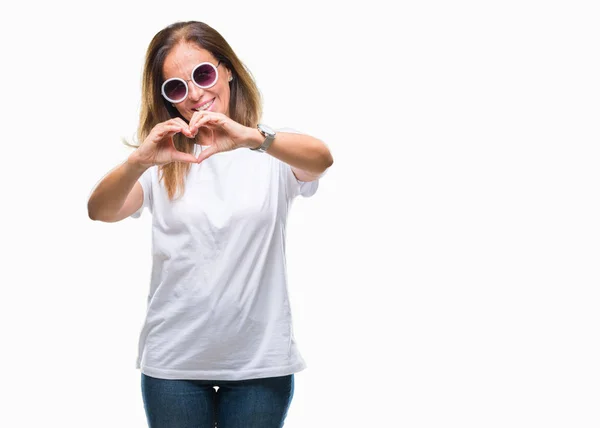 Mujer Hispana Mediana Edad Con Gafas Sol Moda Sobre Fondo — Foto de Stock