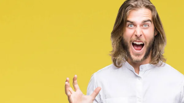 Joven Hombre Guapo Con Pelo Largo Sobre Fondo Aislado Celebrando —  Fotos de Stock