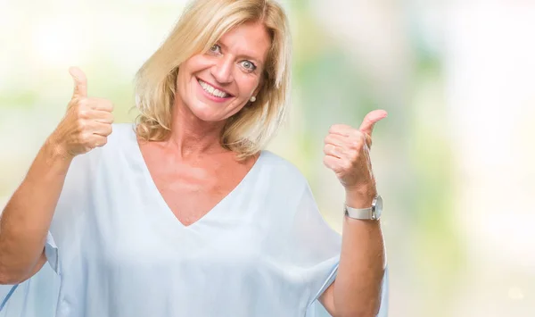 Middelbare Leeftijd Blonde Zakenvrouw Geïsoleerde Achtergrond Succes Teken Doen Positief — Stockfoto