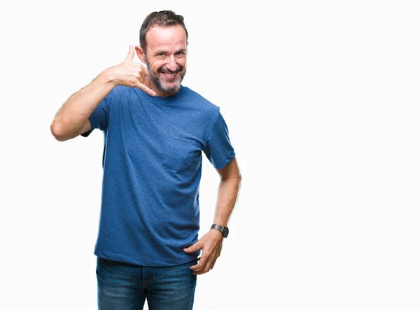 笑ってやって孤立の背景に中年白髪の年配の男性の手と電話で話しているように指でジェスチャーを電話 通信の概念 — ストック写真