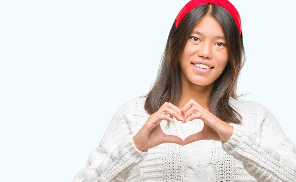 Junge Asiatin Winterpullover Vor Isoliertem Hintergrund Die Verliebt Lächelt Und — Stockfoto