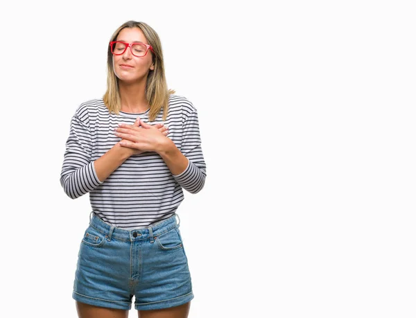 Jovem Mulher Bonita Vestindo Óculos Sobre Fundo Isolado Sorrindo Com — Fotografia de Stock