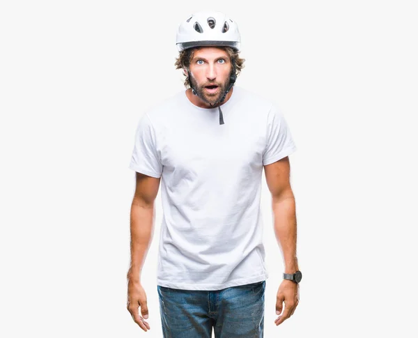 Bonito Homem Ciclista Hispânico Usando Capacete Segurança Sobre Fundo Isolado — Fotografia de Stock