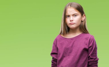 İzole arka plan şüpheci ve sinir, papatyanın üzgün sorun nedeniyle genç güzel kız. Negatif kişi.