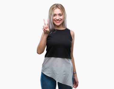 Sarışın genç kadın üzerinde gösterilen ve parmakları ile işaret izole arka plan ikincisi ise kendinden emin ve mutlu gülümseyerek.