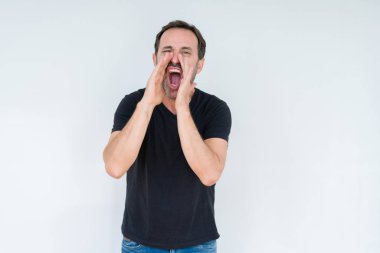 Komuta sizde ağzına sesle elleriyle kızgın bağırarak izole arka plan üzerinde