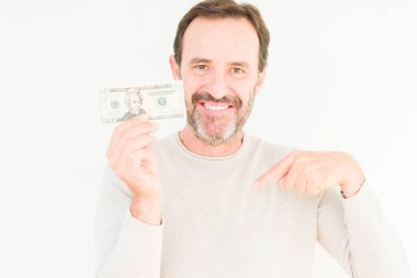 Komuta sizde sürpriz yüz işaret parmağı kendini izole arka plan üzerinde yirmi dolar banka Not tutarak