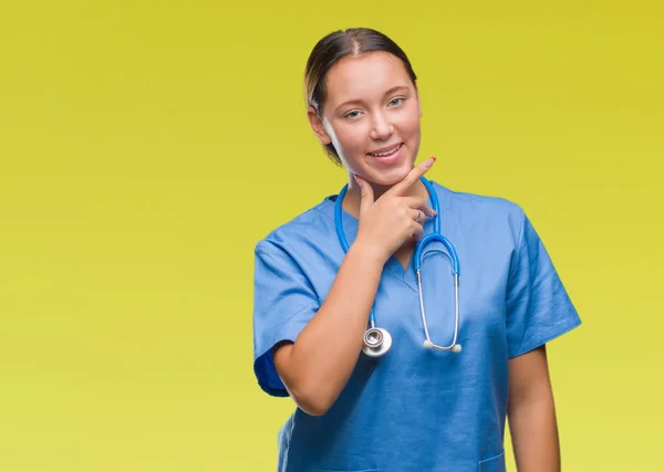 Jonge Blanke Dokter Vrouw Medische Uniform Dragen Geïsoleerde Achtergrond Zoek — Stockfoto