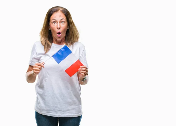 Średnim Wieku Hiszpanin Kobieta Gospodarstwa Banderą Francji Białym Tle Przestraszony — Zdjęcie stockowe
