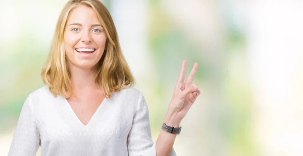 Mulher Bonita Elegante Sobre Fundo Isolado Sorrindo Com Rosto Feliz — Fotografia de Stock