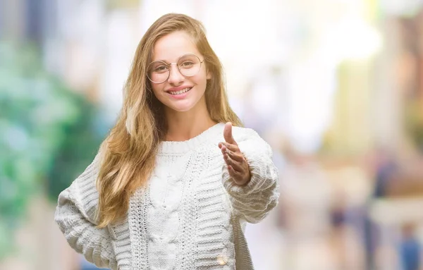 Joven Hermosa Mujer Rubia Con Suéter Invierno Gafas Sol Sobre —  Fotos de Stock