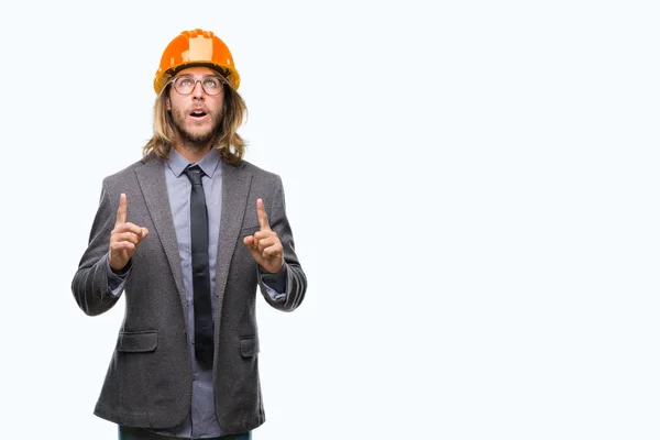 Jovem Arquiteto Bonito Homem Com Cabelos Longos Usando Capacete Segurança — Fotografia de Stock