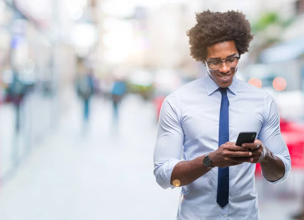 Hombre Negocios Afroamericano Enviando Mensajes Texto Usando Teléfono Inteligente Sobre —  Fotos de Stock