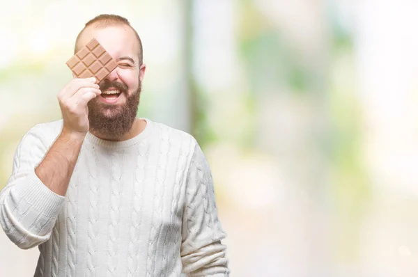 Genç Hipster Adam Yeme Çikolata Üzerinde Duran Diş Gösterilen Kendine — Stok fotoğraf