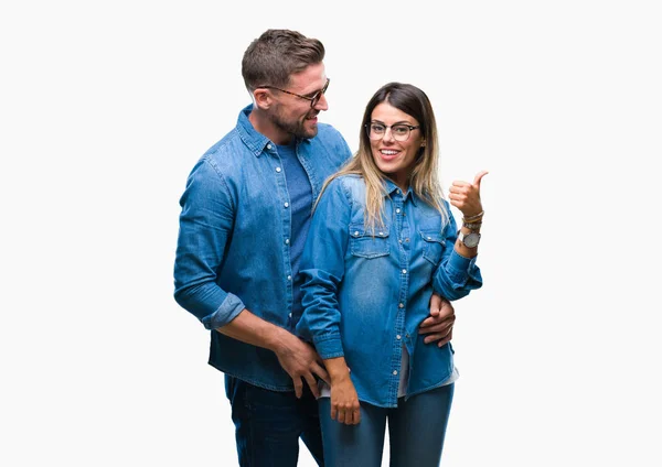 Pareja Joven Enamorada Usando Gafas Sobre Fondo Aislado Sonriendo Con —  Fotos de Stock