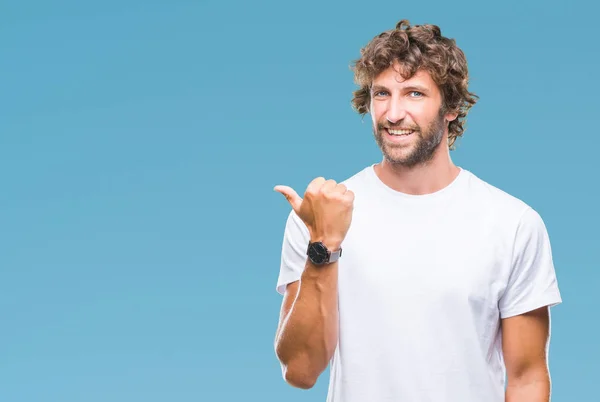 Hombre Modelo Hispano Guapo Sobre Fondo Aislado Sonriendo Con Cara —  Fotos de Stock