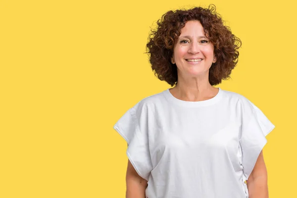 Mooie Midden Ager Senior Vrouw Dragen Witte Shirt Geïsoleerde Achtergrond — Stockfoto