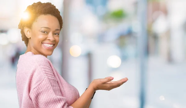 Beautiful Young African American Woman Isolated Background Pointing Side Hand — Stock Photo, Image