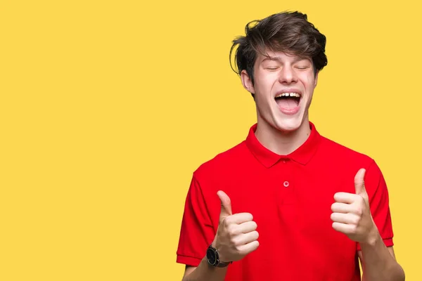 Jonge Knappe Man Met Rode Shirt Geïsoleerde Achtergrond Succes Teken — Stockfoto
