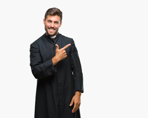 Junger Katholischer Christlicher Priester Über Isoliertem Hintergrund Fröhlich Mit Einem — Stockfoto