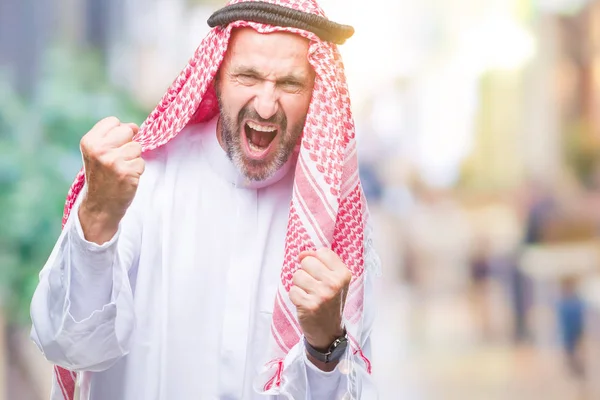 Ledande Arabiska Mannen Bära Keffiyeh Över Isolerade Bakgrund Mycket Glad — Stockfoto