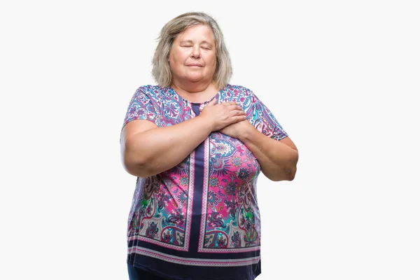 Senior Grootte Kaukasische Vrouw Geïsoleerde Achtergrond Glimlachend Met Handen Borst — Stockfoto