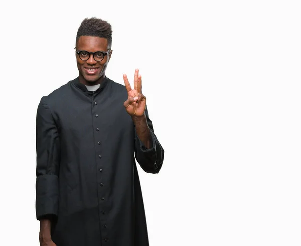 Genç Afro Amerikan Rahip Adam Gösterilen Parmakları Ile Işaret Izole — Stok fotoğraf