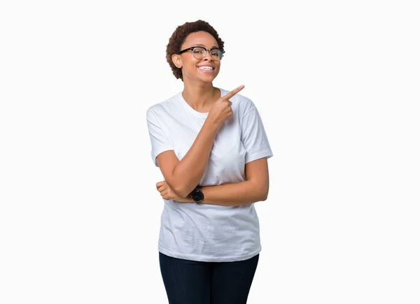 Piękna Młoda Kobieta African American Noszenie Okularów Białym Tle Tło — Zdjęcie stockowe