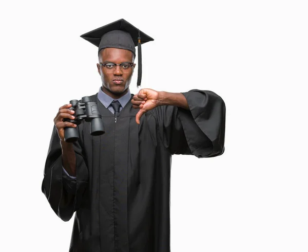 Joven Hombre Afroamericano Graduado Buscando Trabajo Usando Prismáticos Con Cara — Foto de Stock