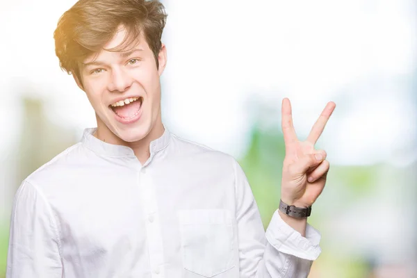 Joven Hombre Negocios Guapo Sobre Fondo Aislado Sonriendo Con Cara — Foto de Stock