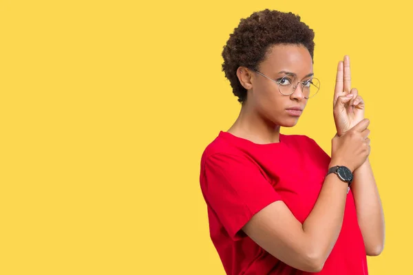 Bella Giovane Donna Afroamericana Che Indossa Occhiali Sfondo Isolato Tenendo — Foto Stock