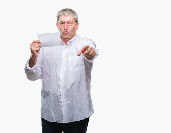 Bello Uomo Anziano Che Tiene Carta Bianca Sfondo Isolato Che — Foto Stock