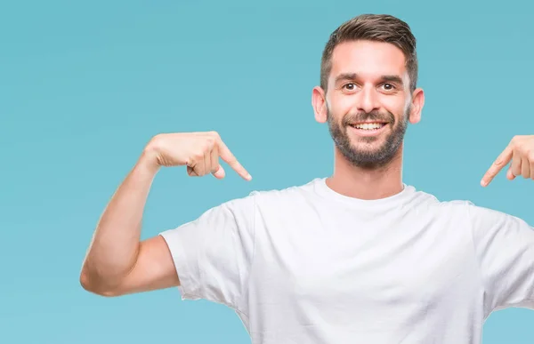 Jovem Homem Bonito Sobre Fundo Isolado Olhando Confiante Com Sorriso — Fotografia de Stock