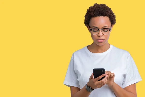 Young African American Woman Using Smartphone Isolated Background Confident Expression — Stock Photo, Image