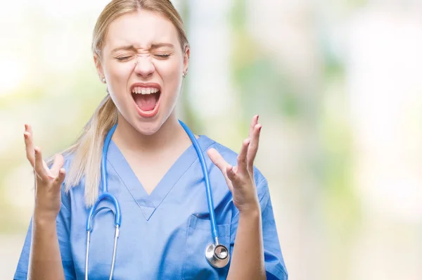 Genç Sarışın Cerrah Doktor Kadın Izole Arka Plan Çılgın Kızgın — Stok fotoğraf