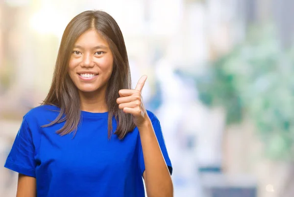 Junge Asiatische Frau Mit Isoliertem Hintergrund Macht Glückliche Daumen Nach — Stockfoto